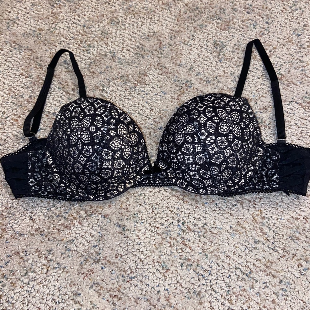 LIKE NEW VS 34B Dream Angels Push-up Bra